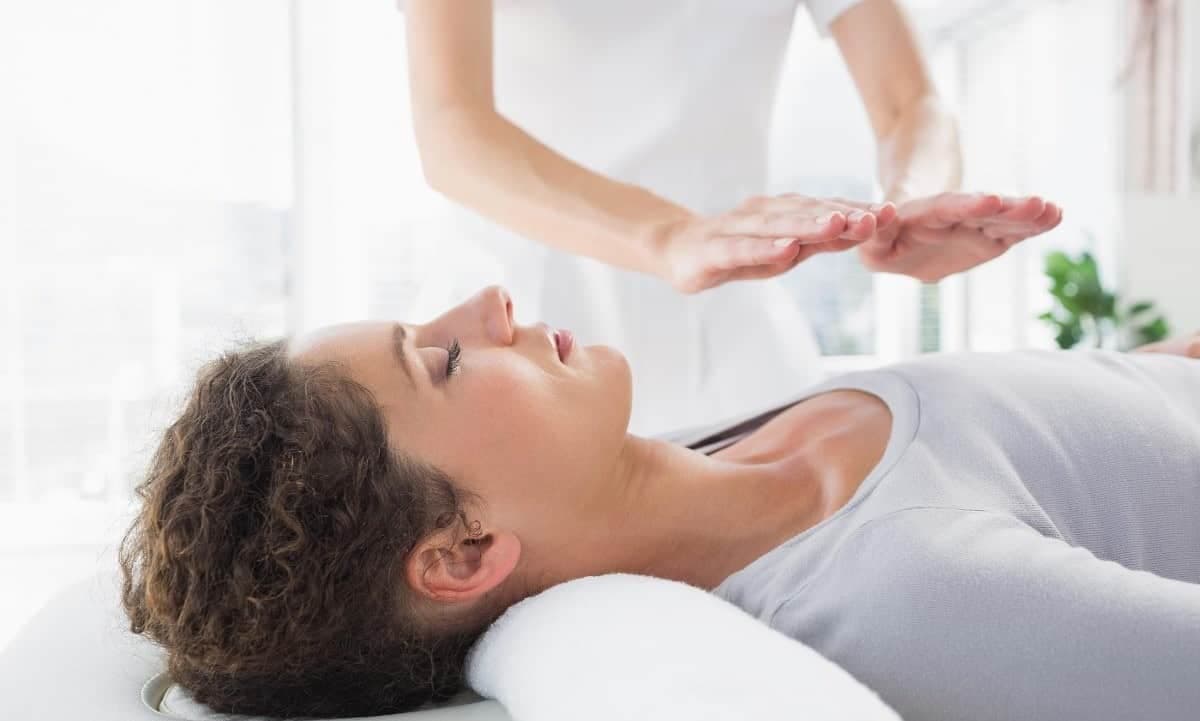 Reiki što je i može li stvarno pomoći oboljelima od raka?